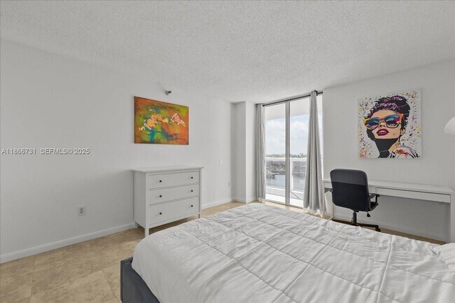 Building Photo - 20515 E Country Club Dr