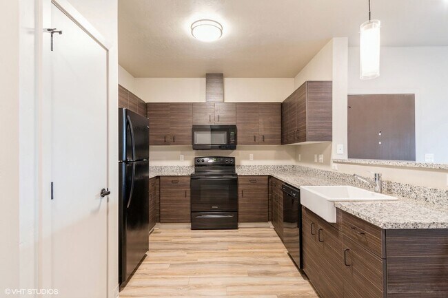 Building Photo - 1 bedroom, 1 bath Apartment