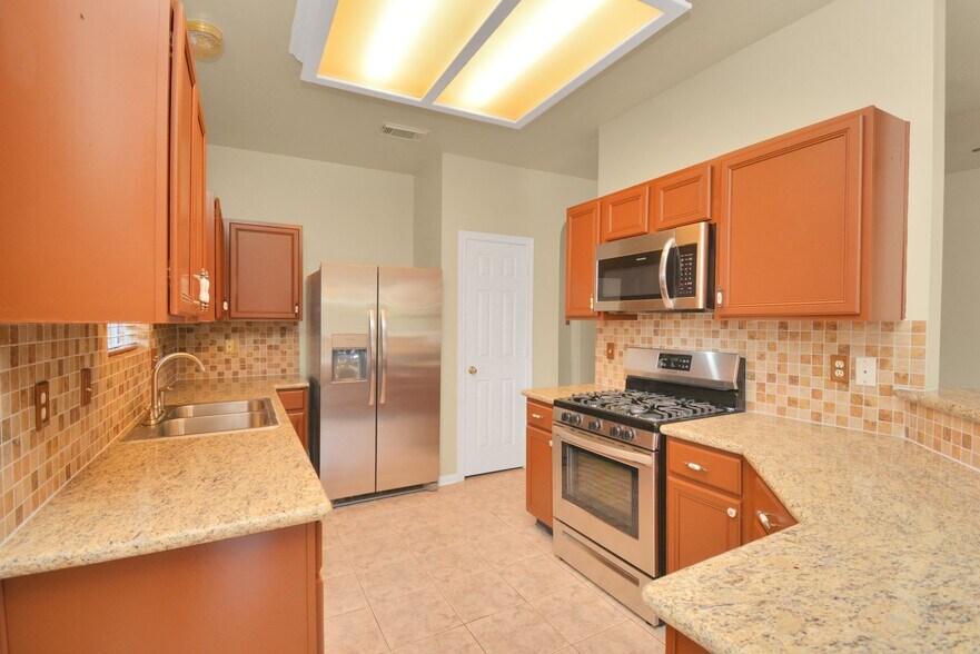 Building Photo - 4123 Valedon Ln