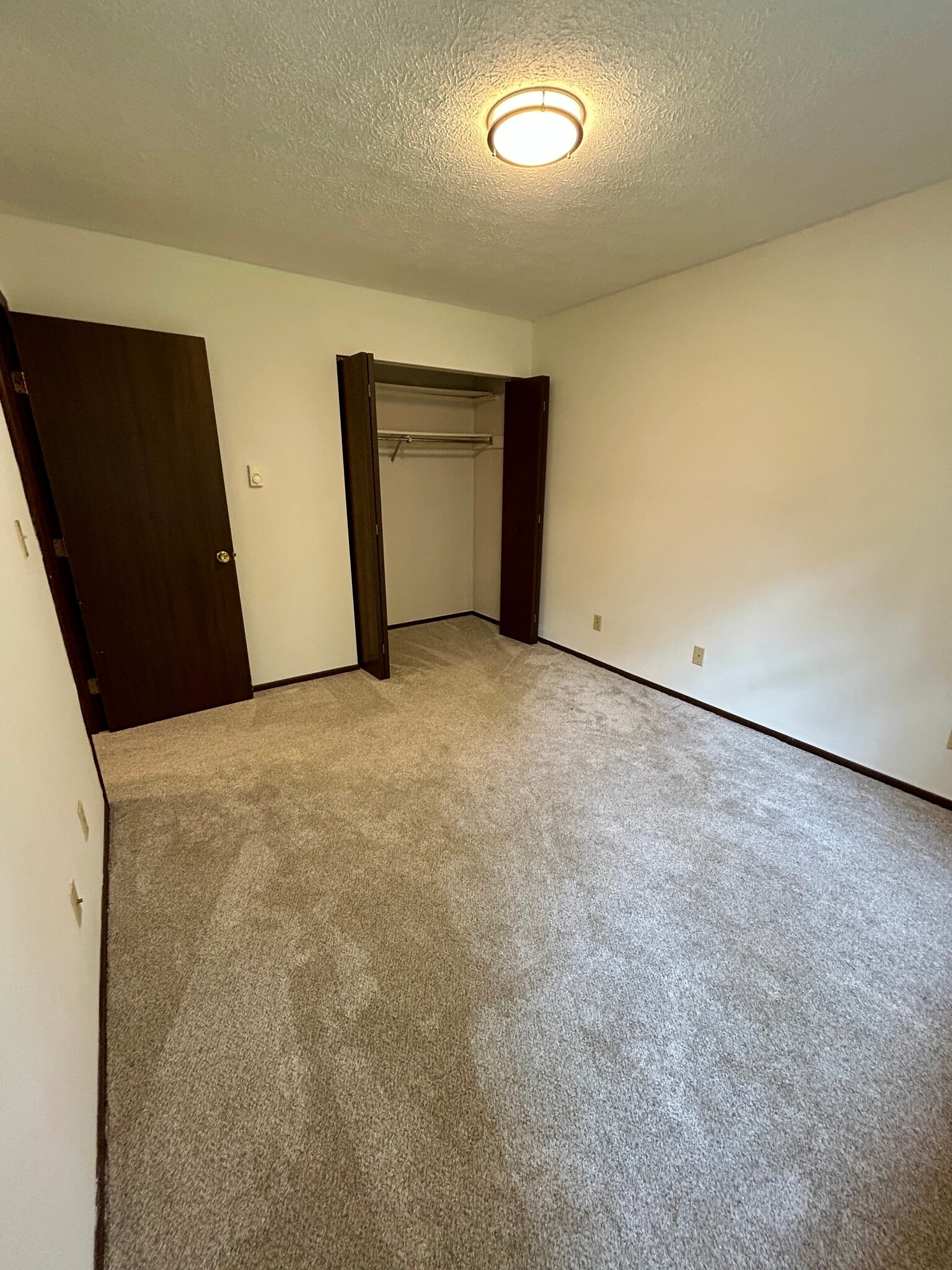 Building Photo - 230 Lindale Ave