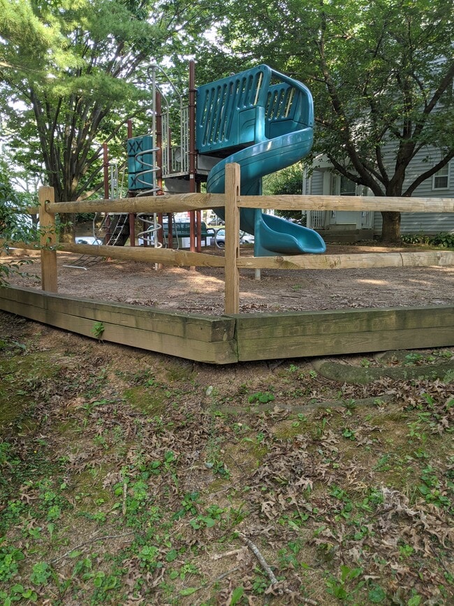 Building Photo - 13533 Ambassador Dr