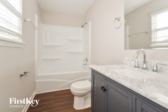 Building Photo - 1050 Oak Leaf Rd