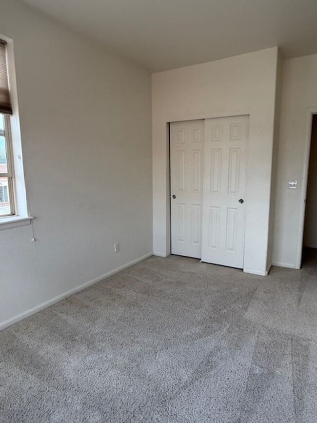 Building Photo - 3 Bed End Unit Townhome near Old Town Arvada