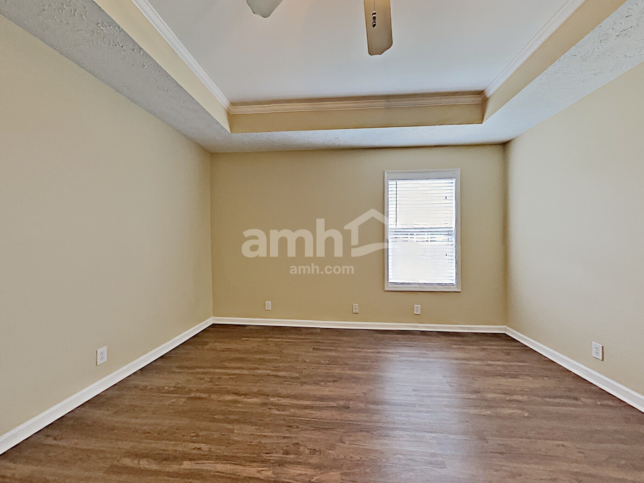 Building Photo - 9009 Lomond Dr