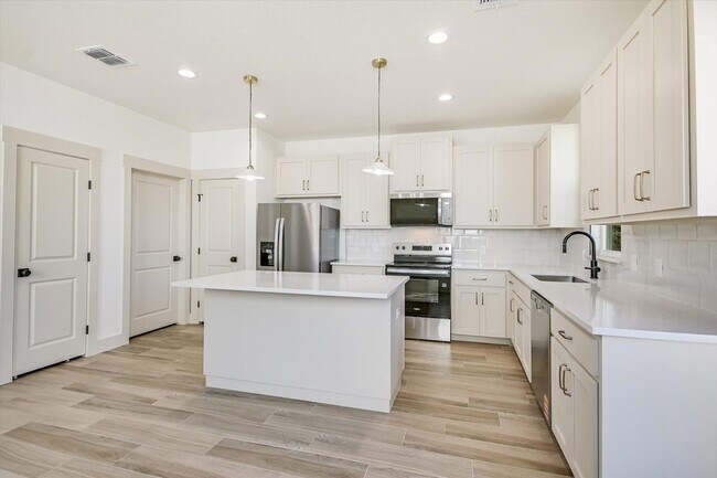 Building Photo - 424 Shady Bluff Dr