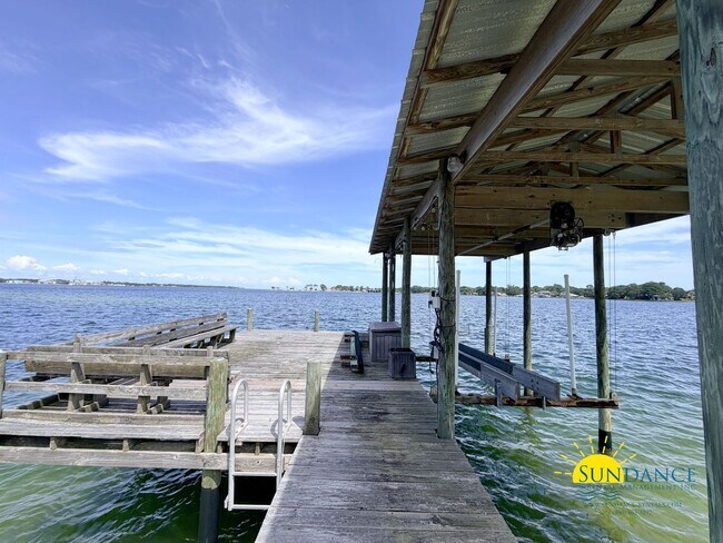 Building Photo - Beautiful Waterfront Property in Prime Location!