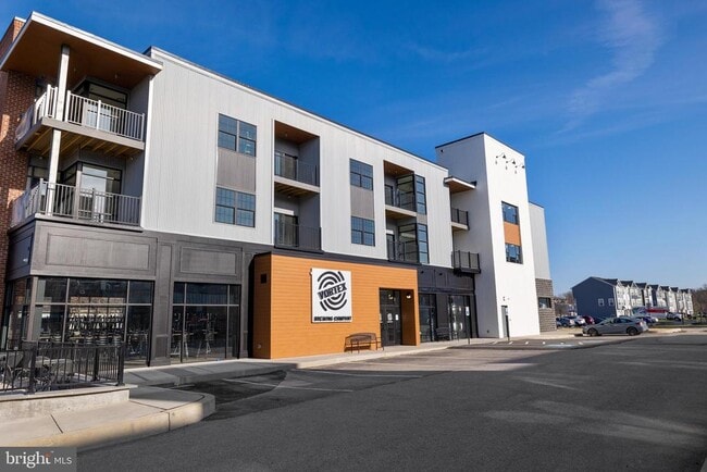 Building Photo - 255 Cambridge Blvd