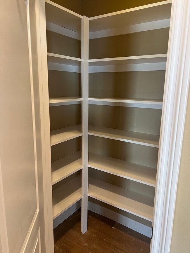 Building Photo - Custom home 1 block to ocean