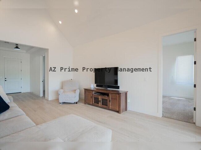 Building Photo - 4831 W Pearce Rd