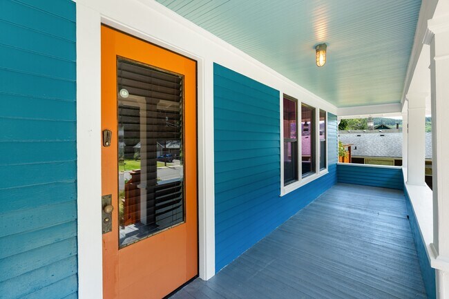Building Photo - 709 Grand Ave
