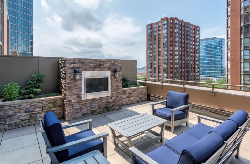 Building Photo - 6 E 9th St