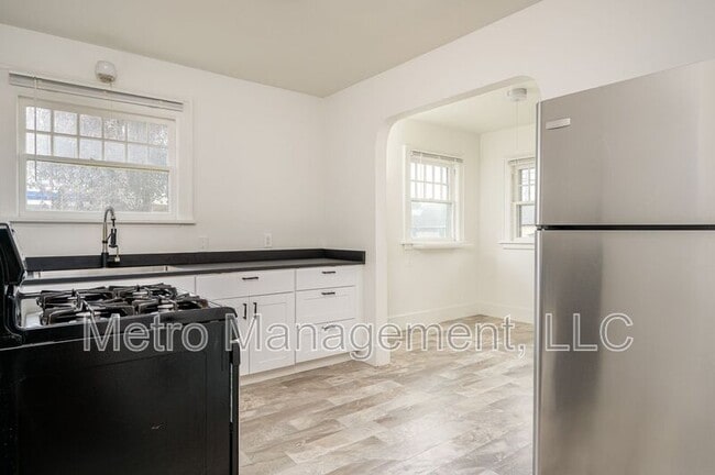Building Photo - 1415 N Rosa Parks Way