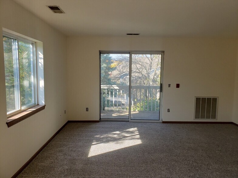 Building Photo - 934 Rockefeller Ln
