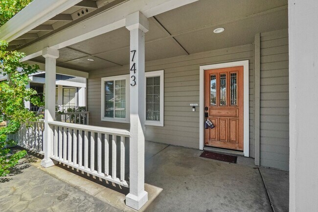 Building Photo - 743 Calico Trail