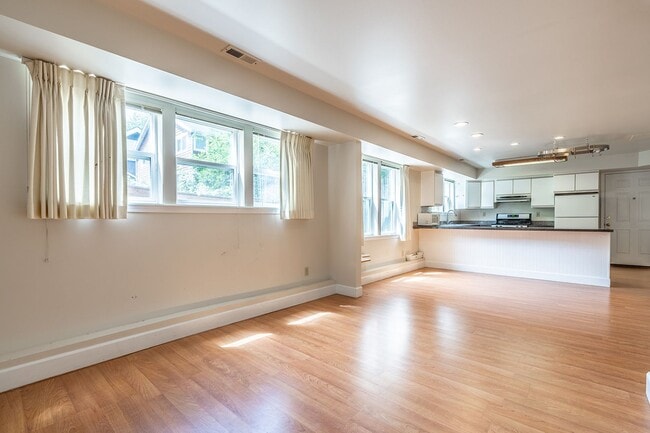 Building Photo - 2BR Apartment in Classic Capitol HIll Hous...