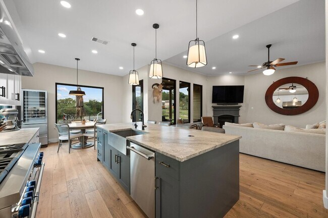 Building Photo - 4518 Diamante Dr