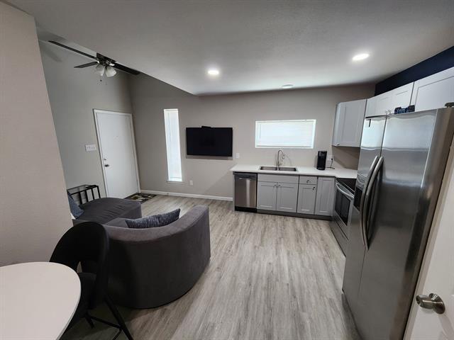 Building Photo - 511 Oakwood Ln