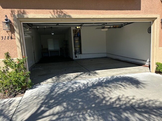 Building Photo - 4Bd/2.5 Ba Home with incredible views of Hubbert Lake!