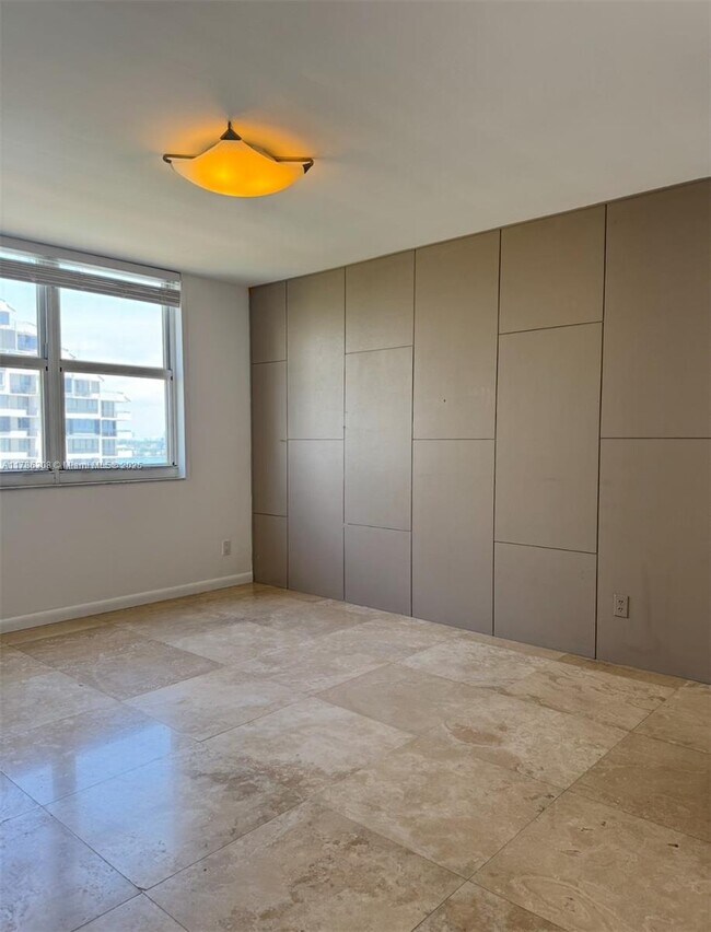 Building Photo - 770 Claughton Island Dr