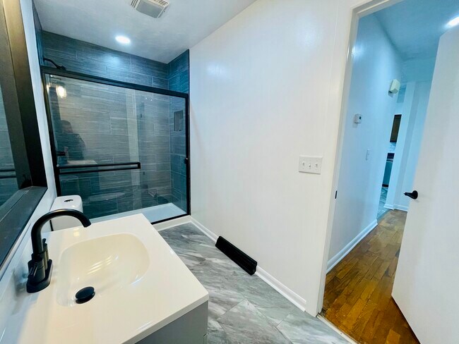 Building Photo - 908 S Crutcher Ave