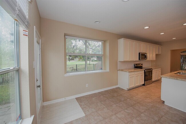 Building Photo - 10411 Village Lake Dr