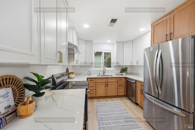 Building Photo - Proctor Terrace Single level home-walk to markets