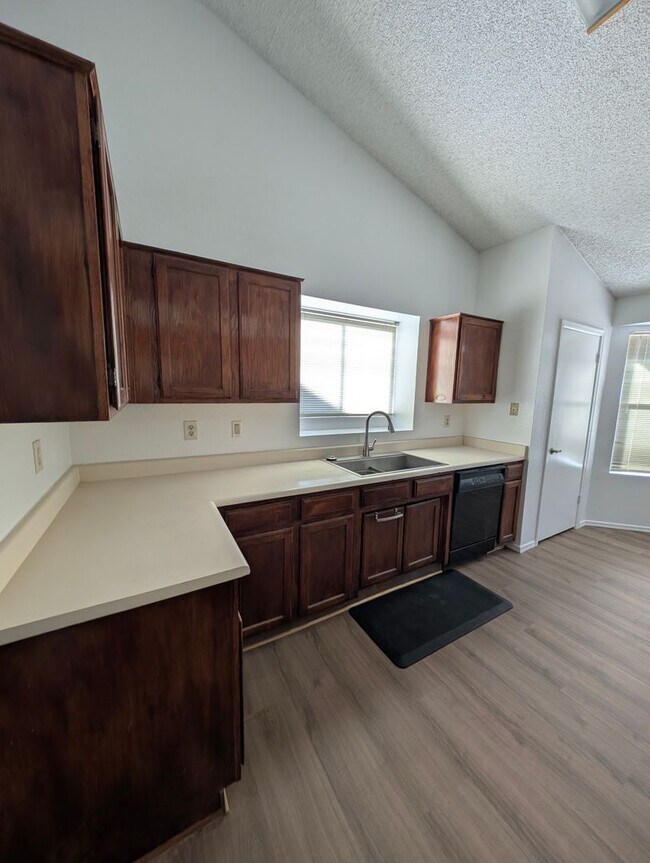 Building Photo - AVAILABLE NOW IN KYRENE AREA OF CHANDLER!!!