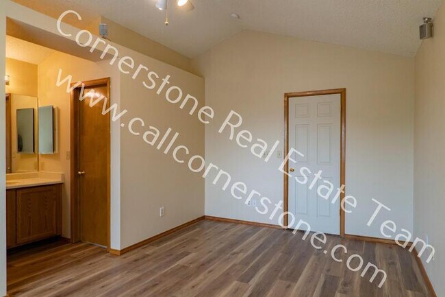 Building Photo - 3050 Haystack Dr
