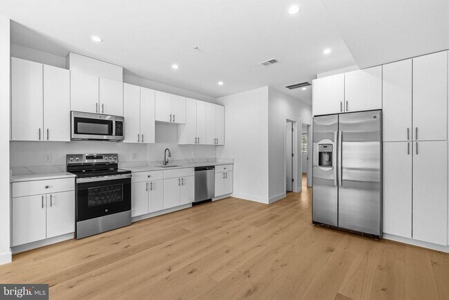 Building Photo - 2530 Elvans Rd SE