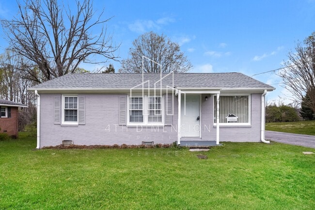 Primary Photo - Charming 3 Bed Home with Spacious Layout i...