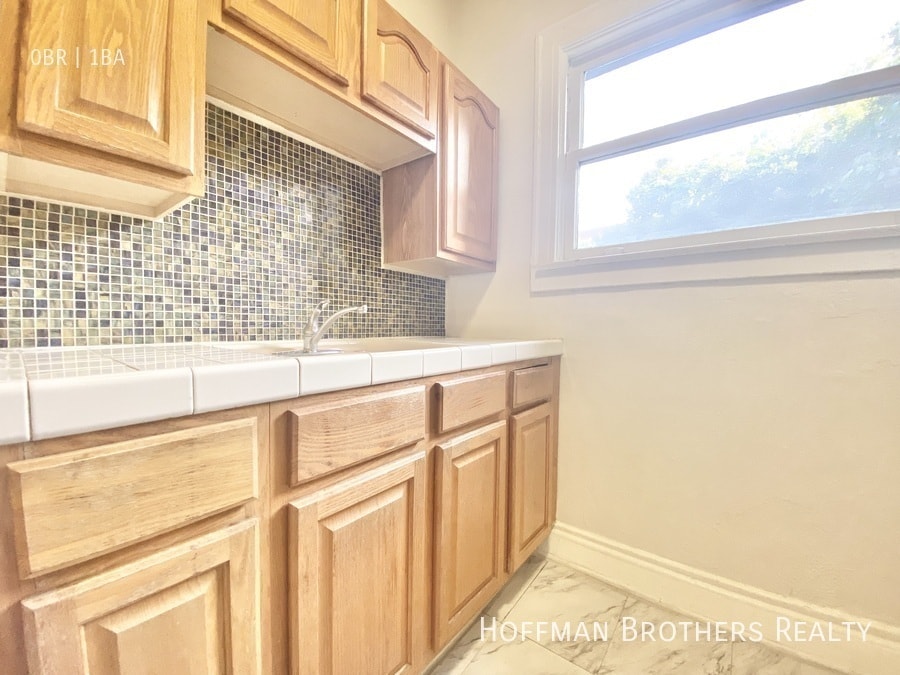 Building Photo - 532 S Coronado St