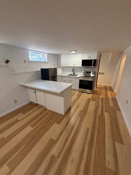 Building Photo - 8003 Harvard Dr