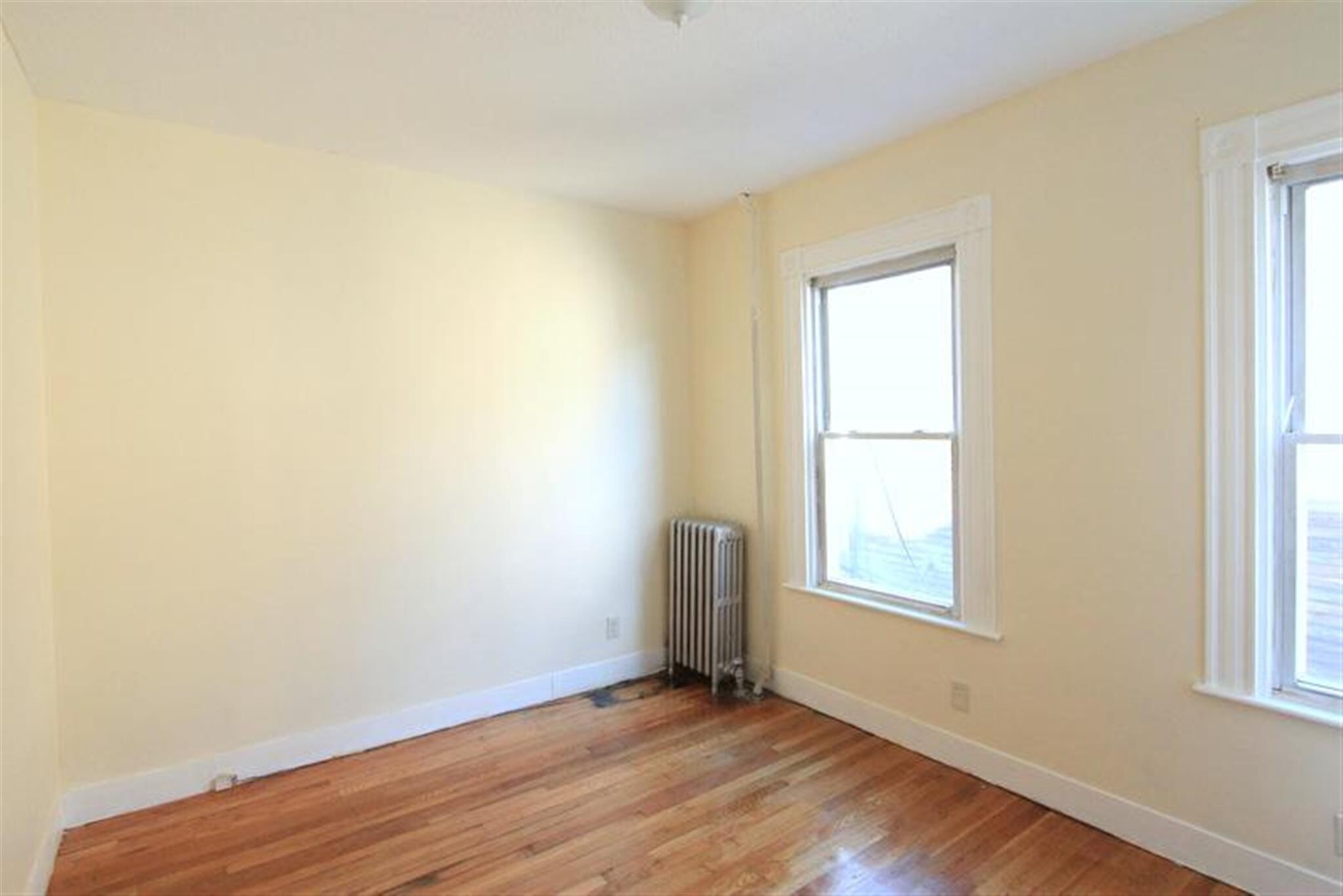 Building Photo - 569 Main St