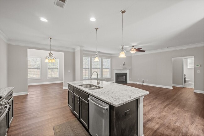 Building Photo - Immaculate 5bd 3bd Berewick home with many newly upgrades!