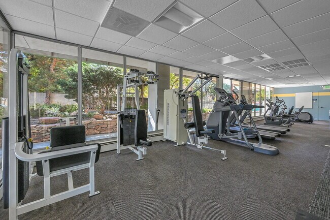 Building Photo - $1,645 - 1 Bed, 1 bath Condo in Denver wit...