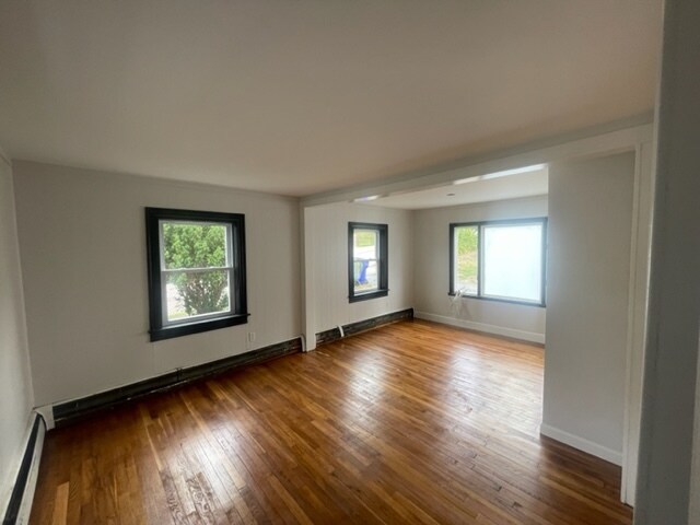 Building Photo - 353 Laurel St