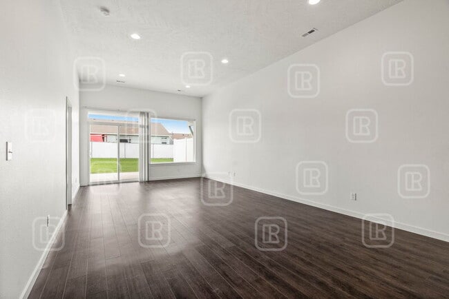 Building Photo - 708 S Crescent Ln