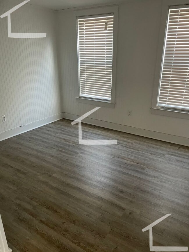 Building Photo - 9/1 Renovated 4BR/1.5BA w/laundry in unit, AC, near Castle Is!