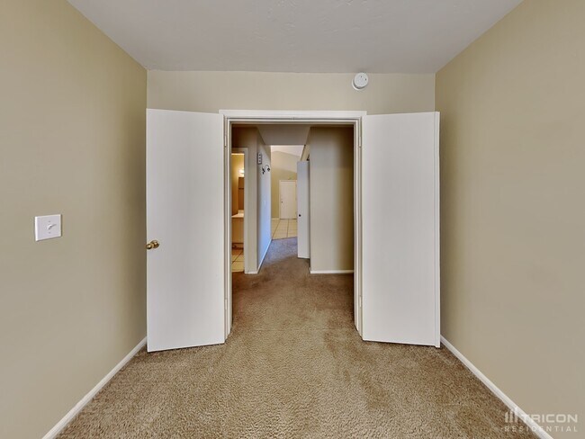 Building Photo - 5223 W Aster Dr