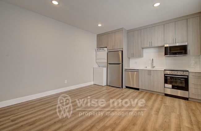 Building Photo - Modern Multi-Gen Living- Brand New
