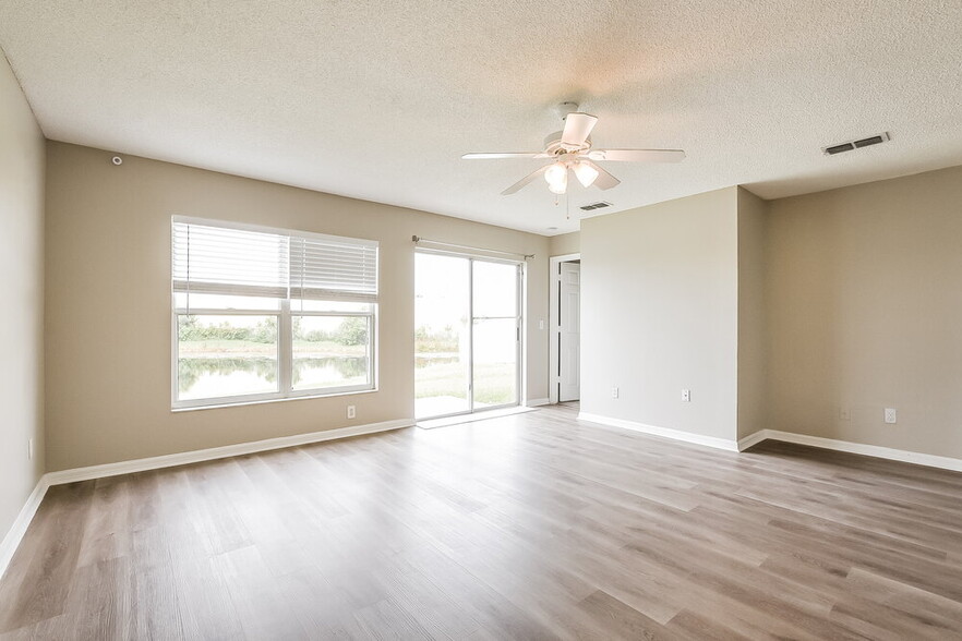 Building Photo - 12916 Los Alamitos