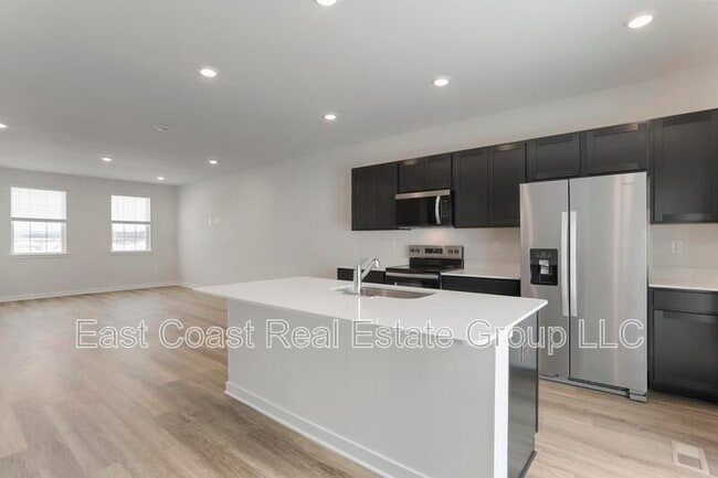 Building Photo - 413 Eclipse St