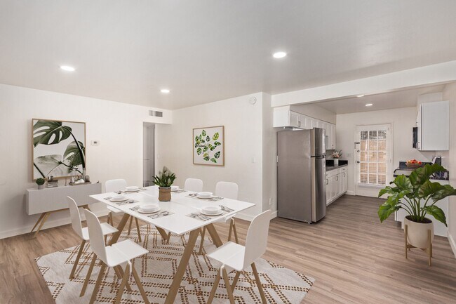 Building Photo - 1 Bed | 1 Bath -  Tempe Courtyard Style Unit