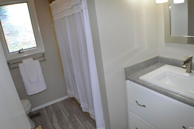 Building Photo - 805 Candlewood Way