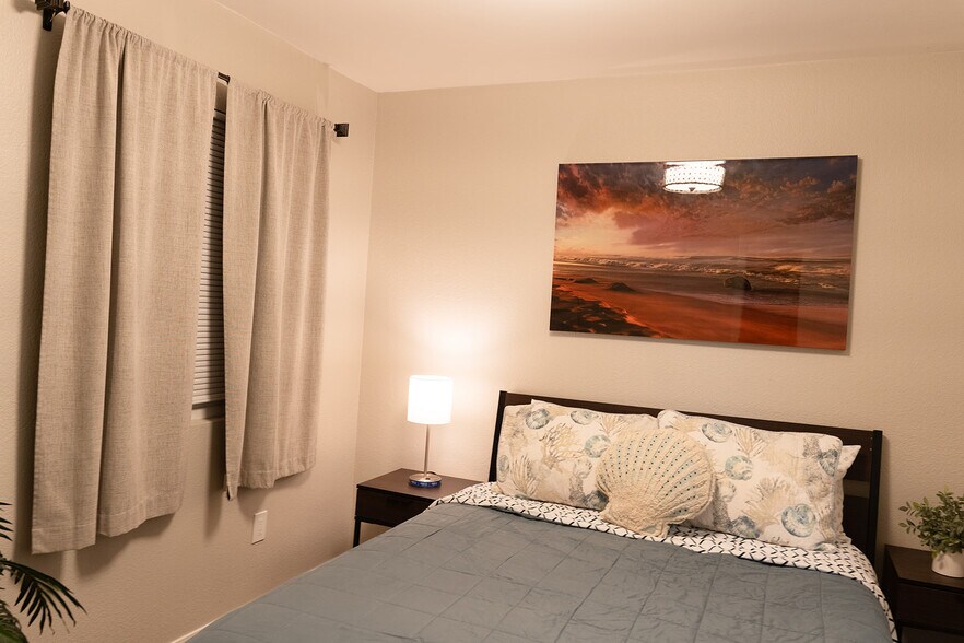 Building Photo - 6716 N Elman St