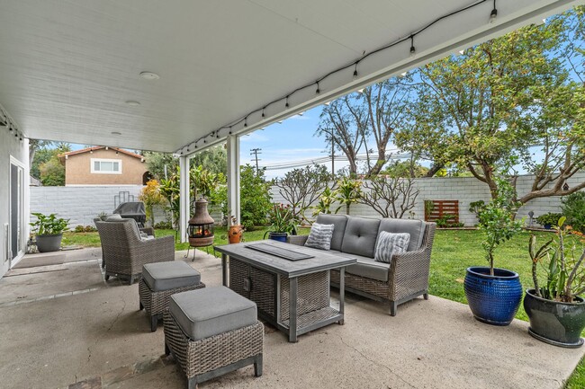 Building Photo - Stunning completely renovated home in Tustin