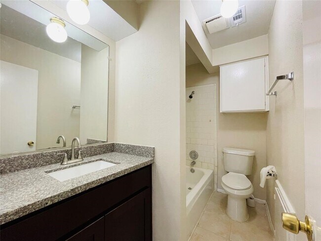 Building Photo - 12713 Lima Dr