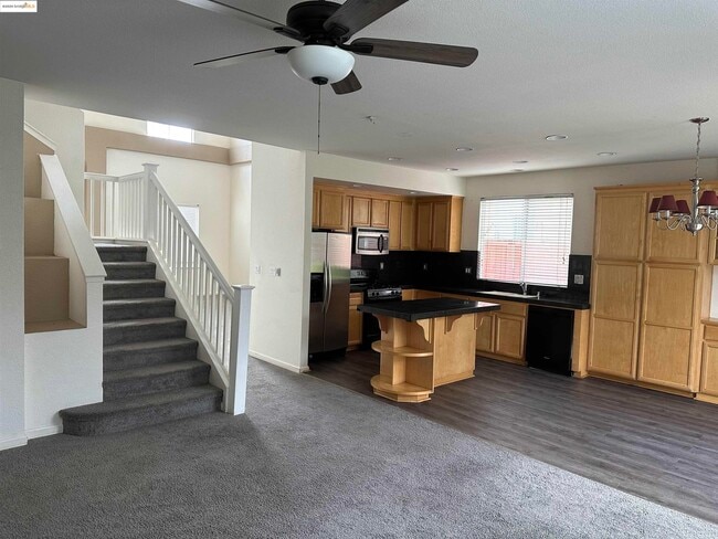 Building Photo - 1843 Crown Peak Way