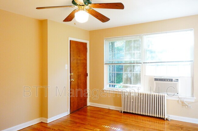 Building Photo - 8400 Greenwood Ave