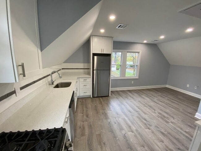 Building Photo - 105 Union Ave